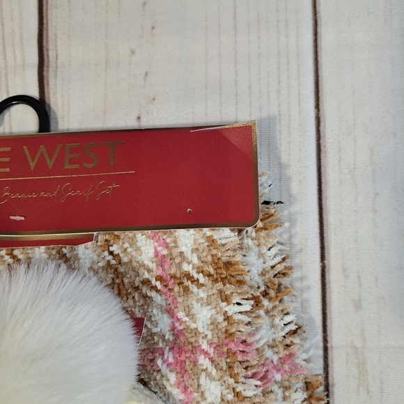 2 FOR 20 SALE Nine West Cream Beanie and Multicolor Scarf Set - Picture 4 of 4